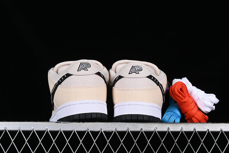 Nike SB Dunk Low x Albino & Preto